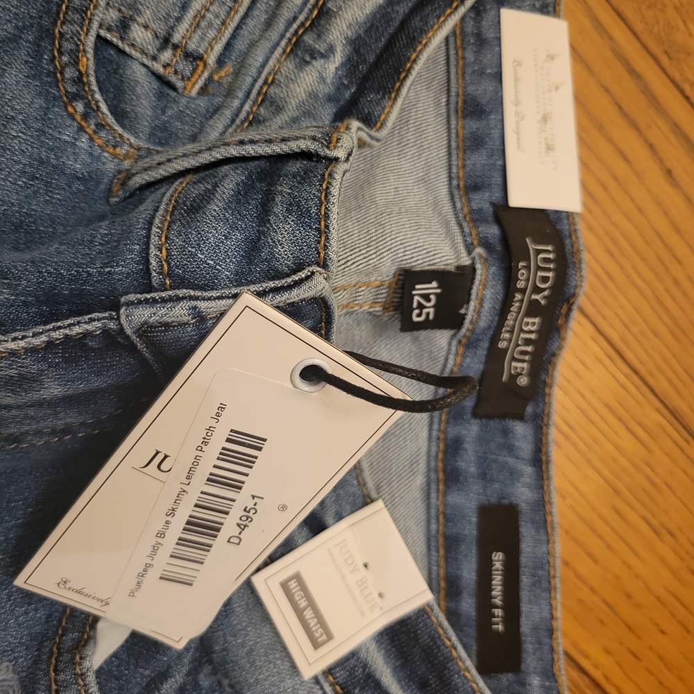NWT Judy Blue Lemon Patch Jeans - Picture 3 of 5